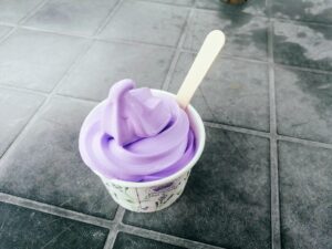 ラベンダーアイスのソフトクリーム2